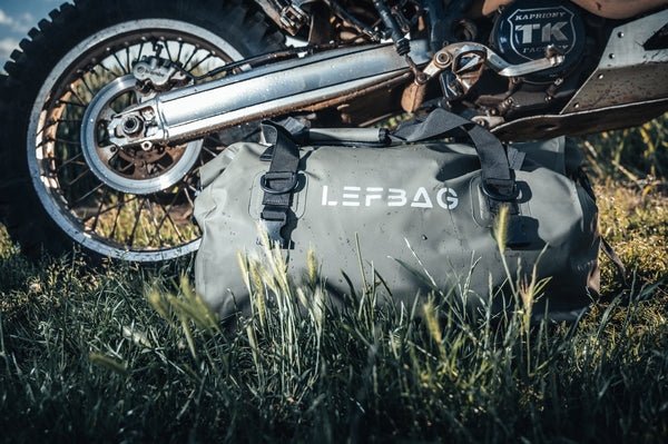45-liter duffel bag / travel bag with a reinforced bottom.