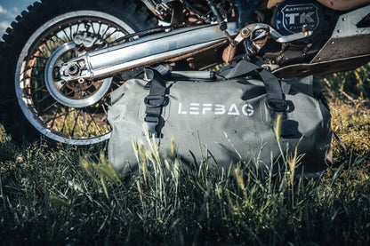 45-liter duffel bag / travel bag with a reinforced bottom.